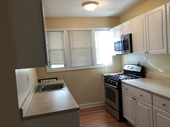4th image of 37 Parkwood St #1