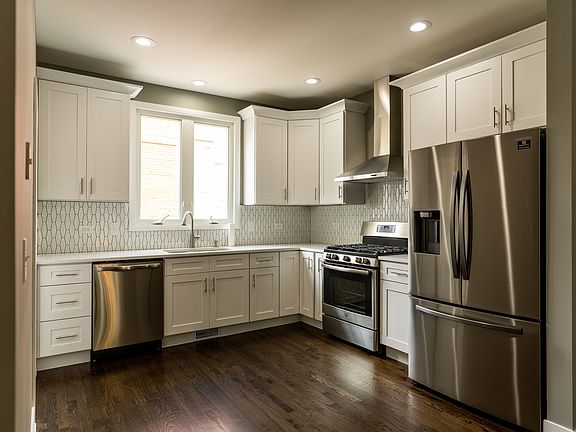 3rd image of 1308 N Damen Ave