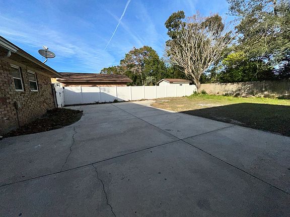 4th image of 3135 Sabal Palm Dr
