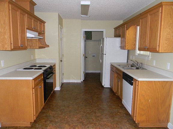 4th image of 4200 Wilshire Dr