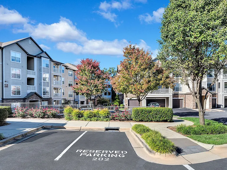 Camden Asbury Village — Photo 33