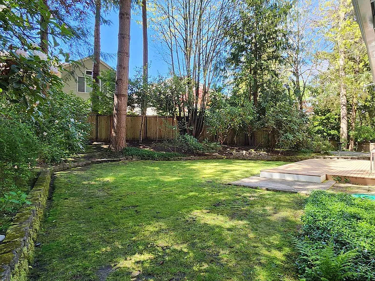 2417 Sahalee Dr W — Photo 30