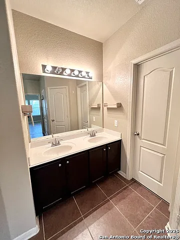121 Krieg Dr — Photo 17