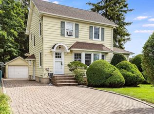 16 Meridian Ave, Kings Park, NY 11754