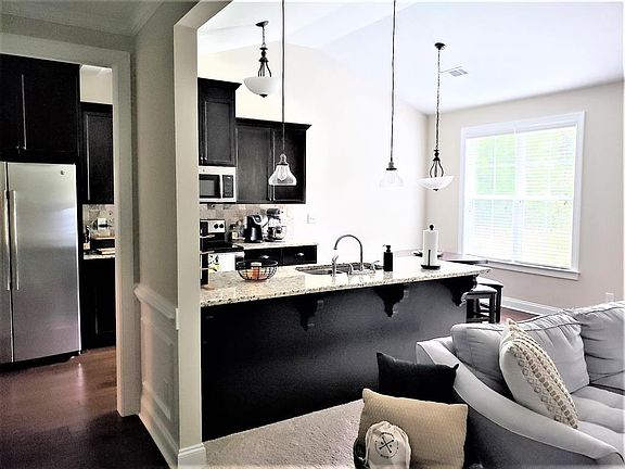 5th image of 214 Hazelwood Ct