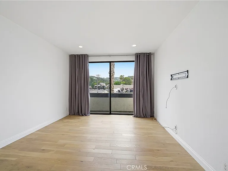 14115 Moorpark St — Photo 18
