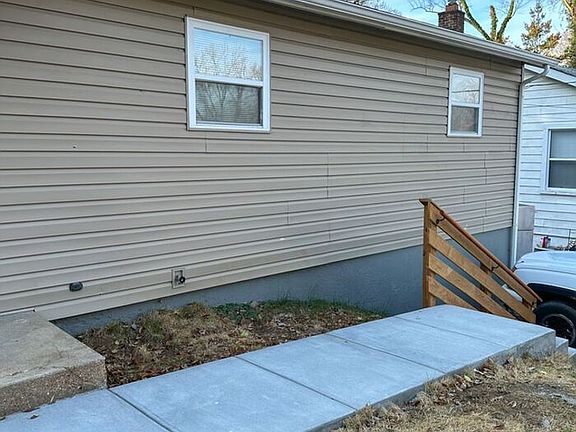 2nd image of 10057 Bon Oak Dr
