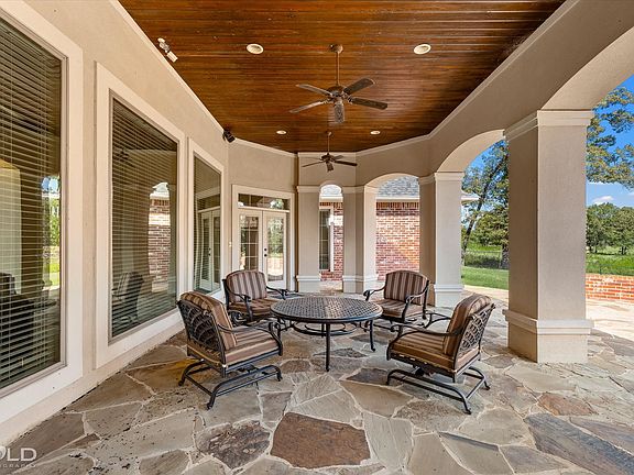 4th image of 157 Jennifer Dr