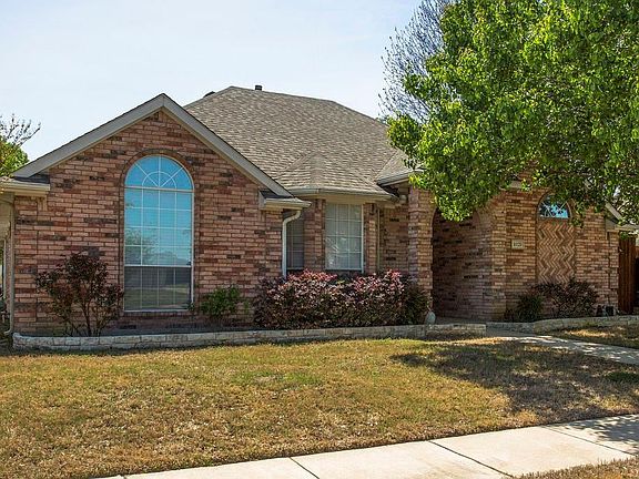 4th image of 1028 Columbia Dr