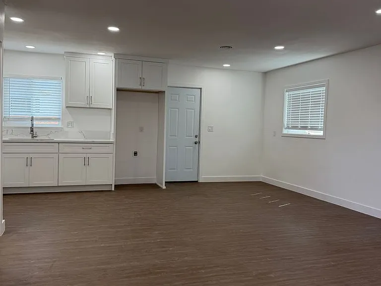 12681 Aristocrat Ave — Photo 2