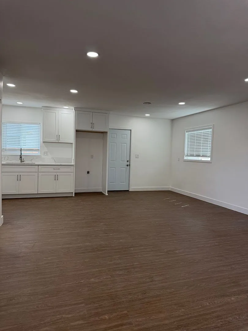 Building Photo - 12681 Aristocrat Ave
