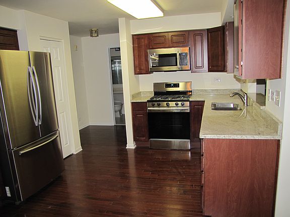 5th image of 638 Portage Ct