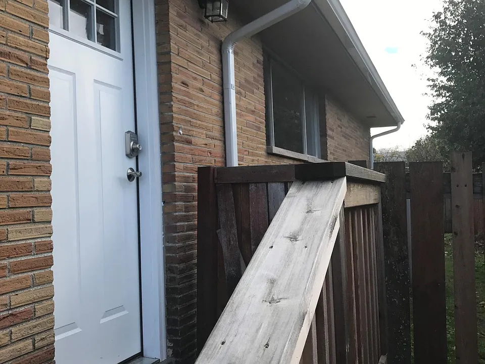 Front entrance for Unit B