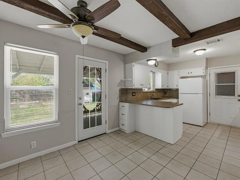 5704 Cedardale Dr — Photo 7