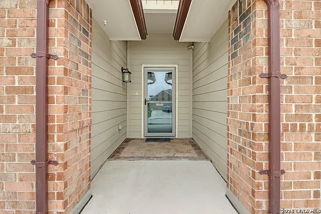3 bed, 2.0 bath, 1991 sqft, $1,975 — Photo 3