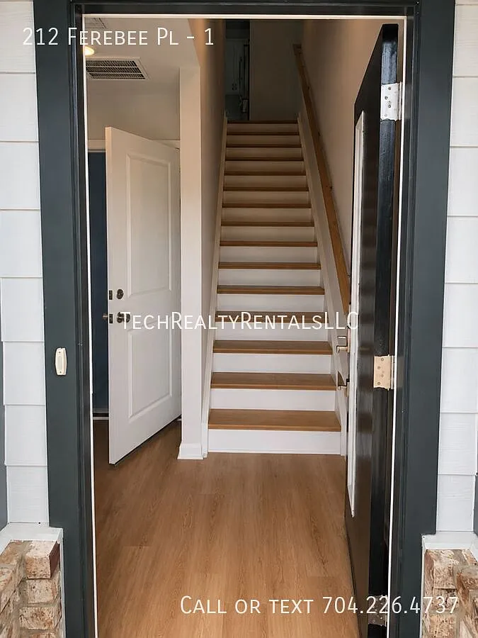 3 bed, 3.5 bath, 1576 sqft, $2,400 — Photo 2