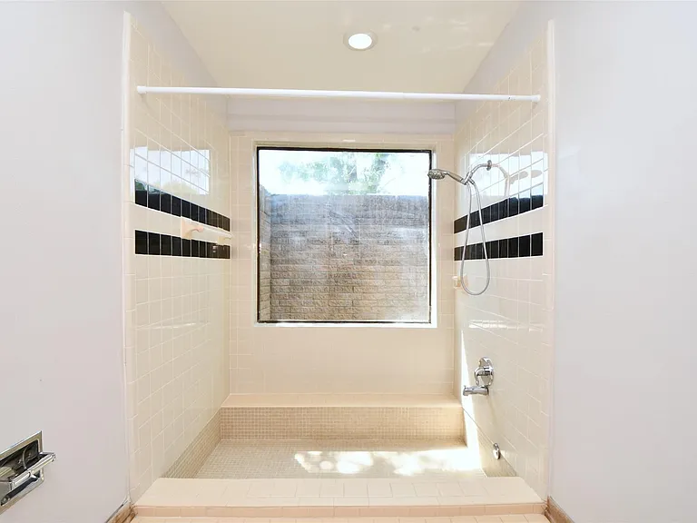 7718 Moondance Ln — Photo 17