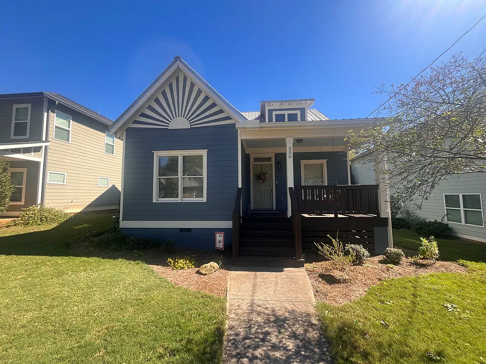 250 Lake St