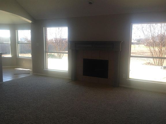 4th image of 425 Tierra Ln