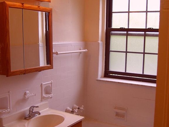 5th image of 1123 Washington Blvd APT 2E