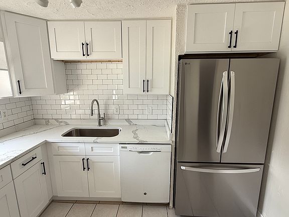 3rd image of 4526 S Lois Ave