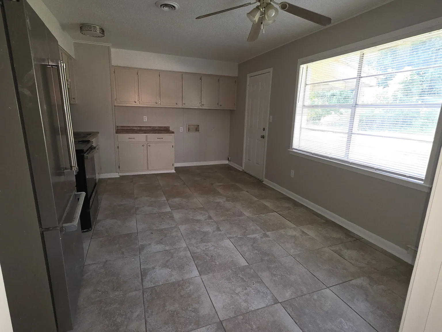4 bed, 1.5 bath, 1102 sqft, $1,300 — Photo 2