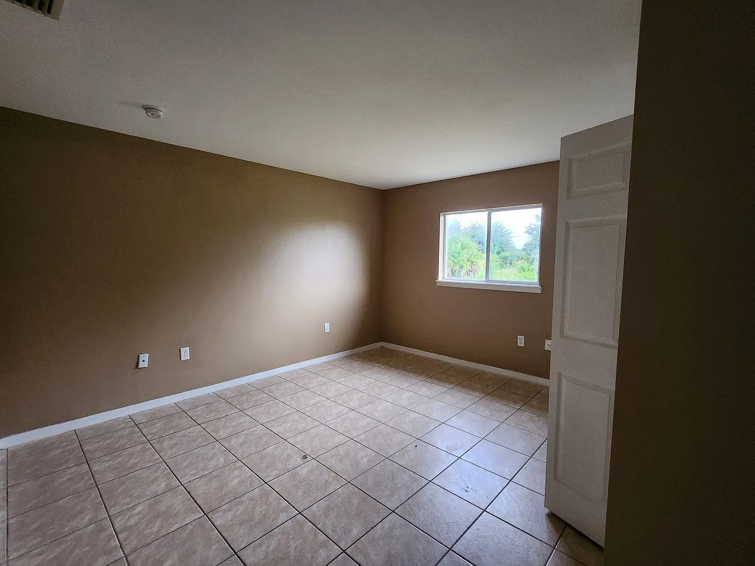 3 bed, 1290 sqft, $1,300 — Photo 3