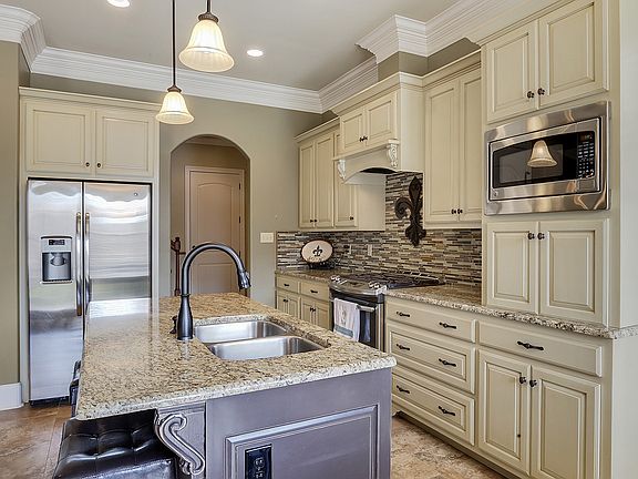 3rd image of 404 Old Cypress Dr
