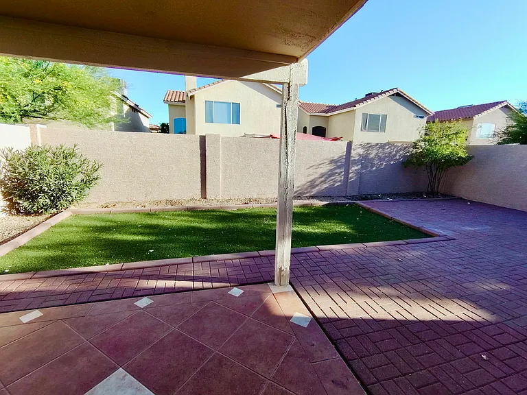 1225 E Angela Dr — Photo 2