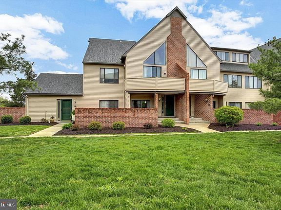 3rd image of 609 Cherrington Dr