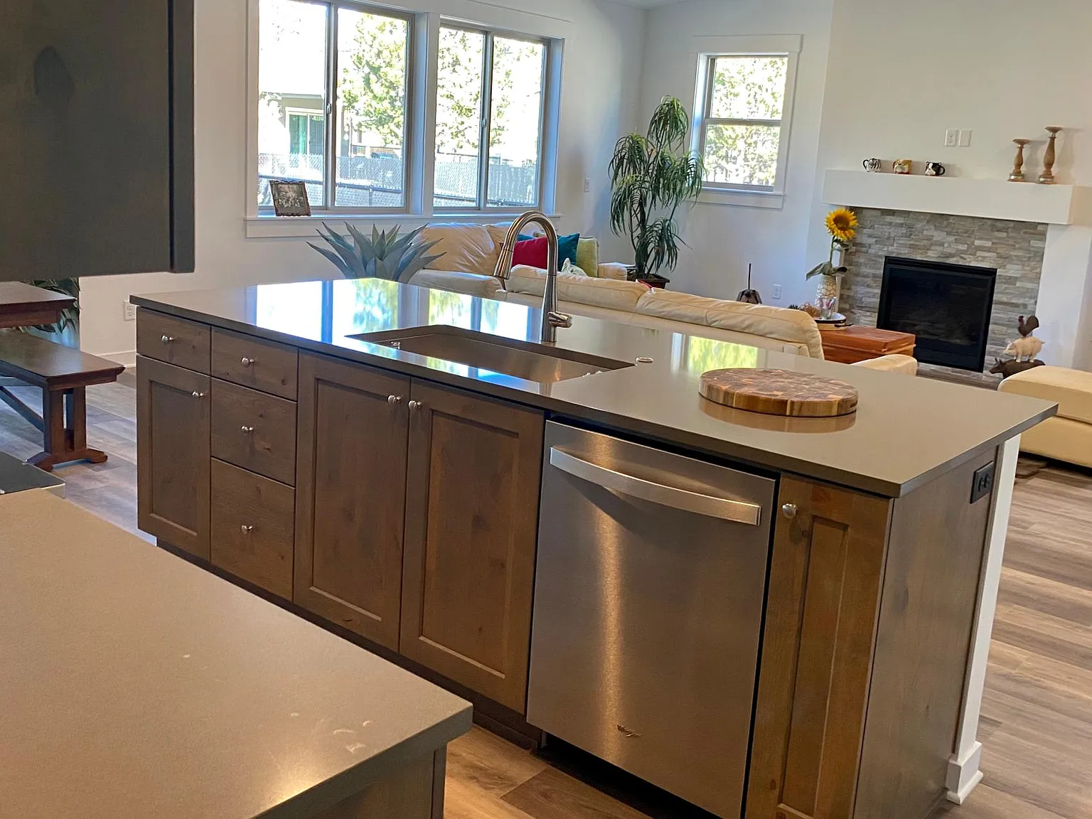 4 bed, 2070 sqft, $2,200 — Photo 4