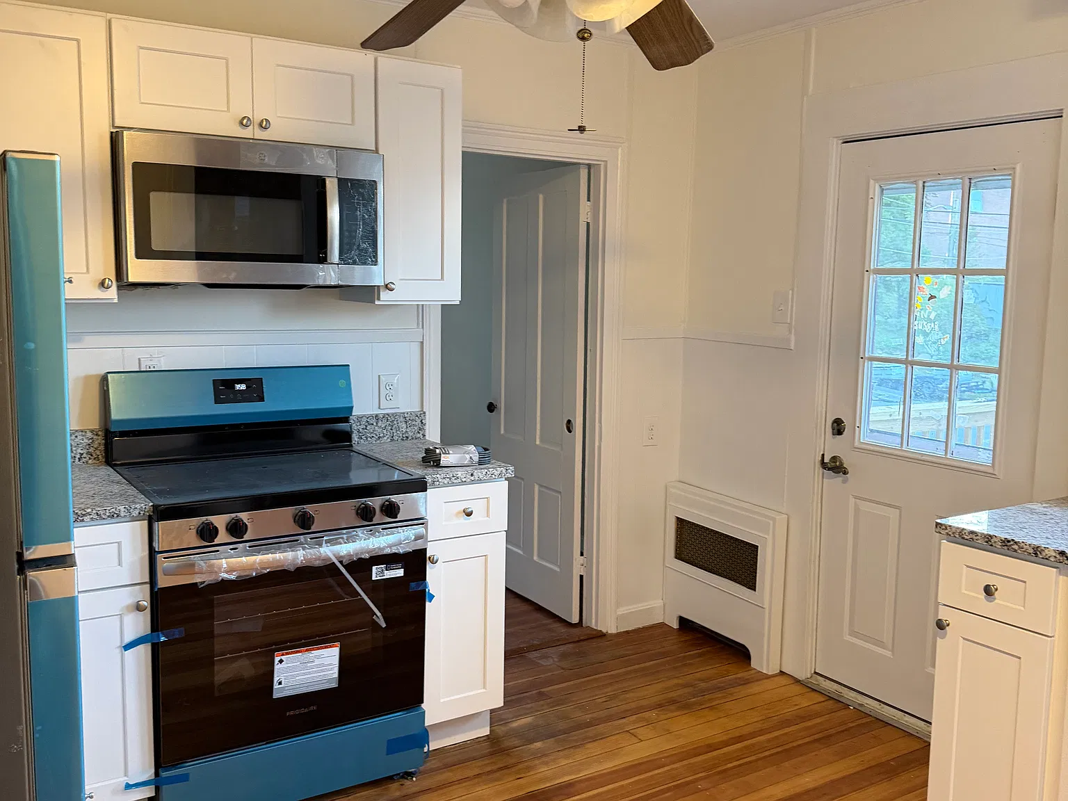 3 bed, 850 sqft, $3,500 — Photo 2