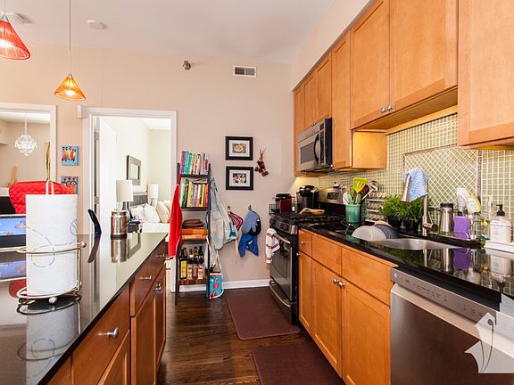 4th image of 4350 N Broadway St APT 302B