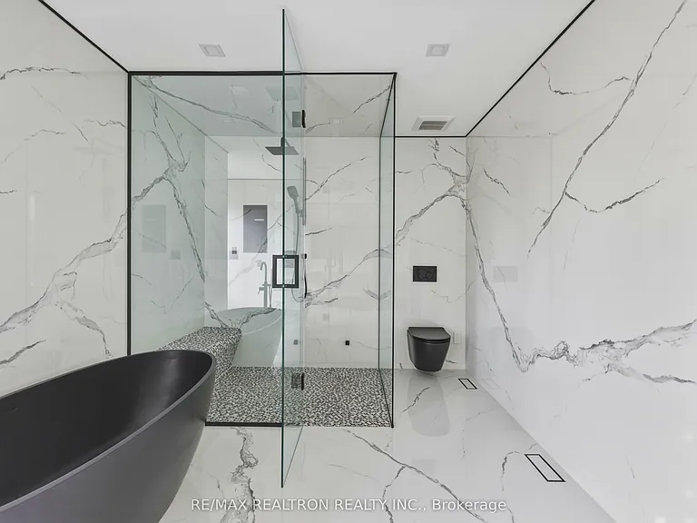 1002 Spadina Rd — Photo 38