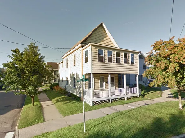 127 Manhattan Dr, Burlington, VT 05401