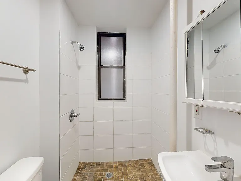139 W 28th St #4E — Photo 7