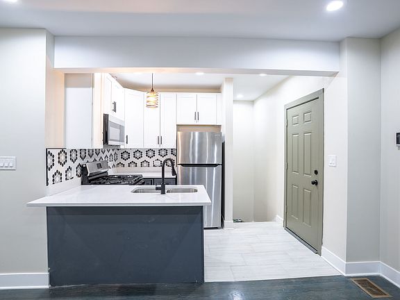 5th image of 7948 S Evans Ave #1M