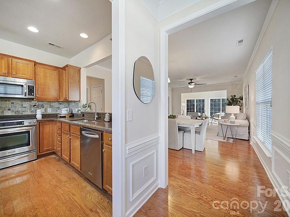 3rd image of 1488 River Bend Blvd