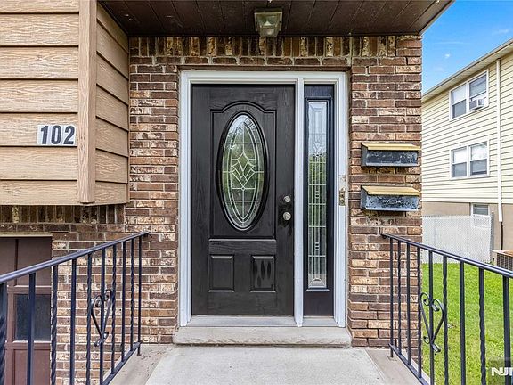 3rd image of 102 Gall Ct