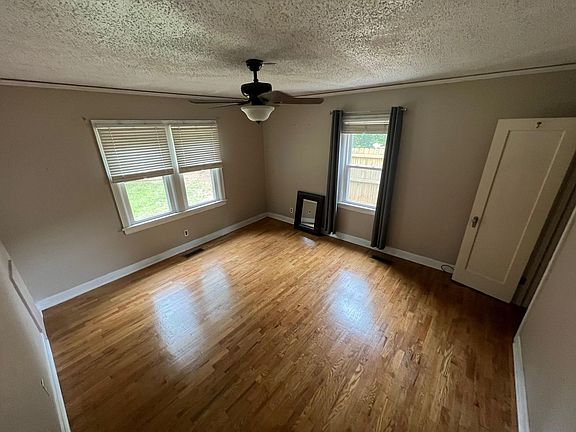 5th image of 7 Elmwood Cir
