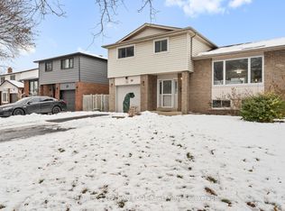 69 Calais St, Whitby, ON L1N5M3