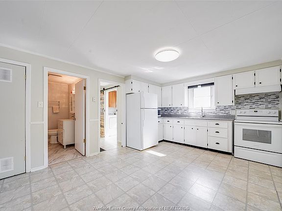 3rd image of 52 Prospect St