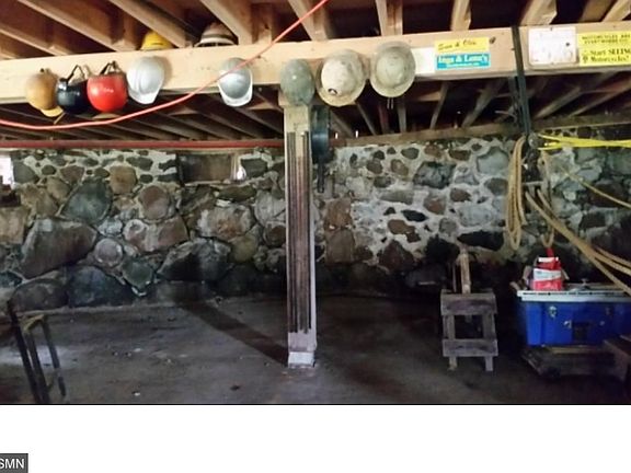 Round barn LL, orig stone,