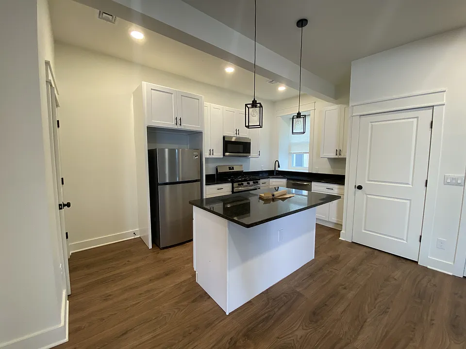 27 W Ferdinand St #1