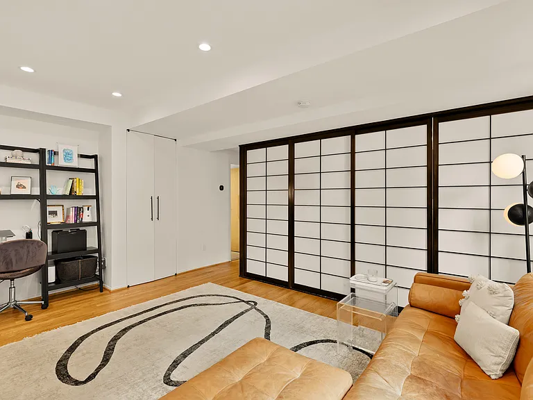 2370 Champlain St NW #21 — Photo 15