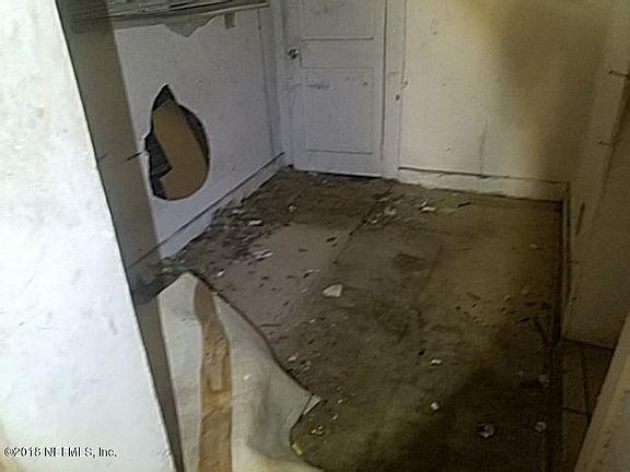 4th image of 1121 Grant St