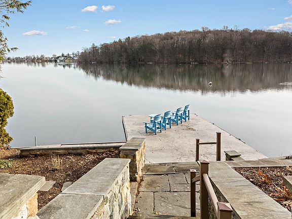 5th image of 194 W Lake Blvd