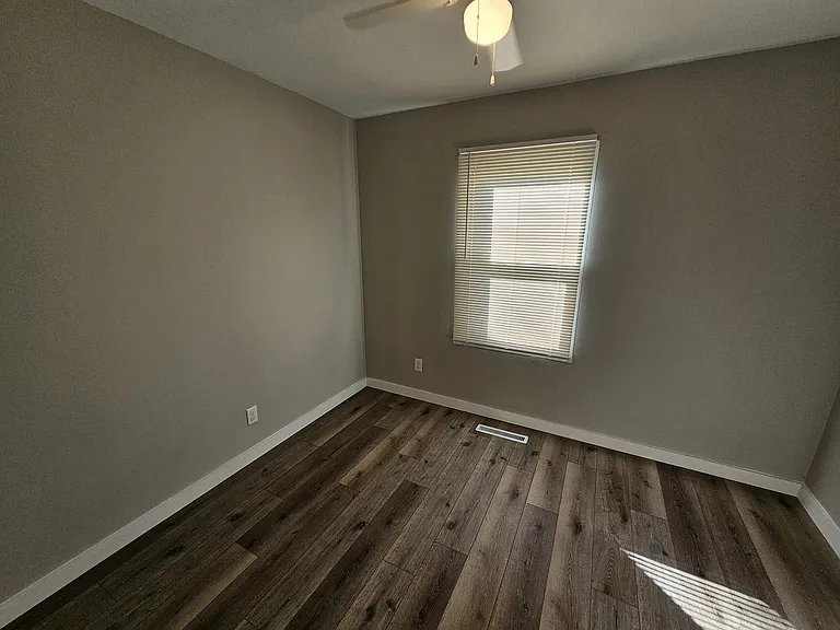 1906 Southwood Dr — Photo 7