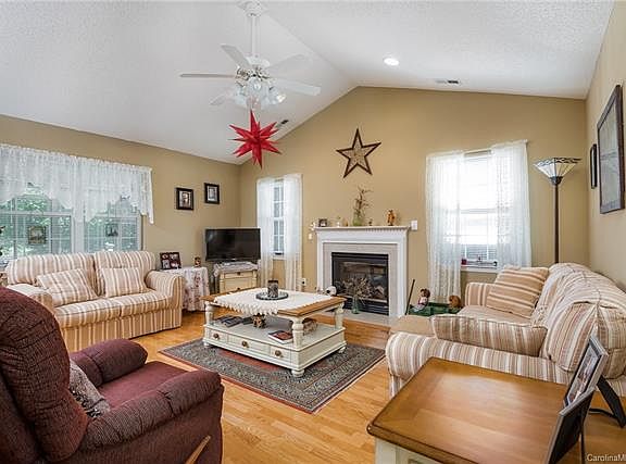 4th image of 123 Ashwood Ln