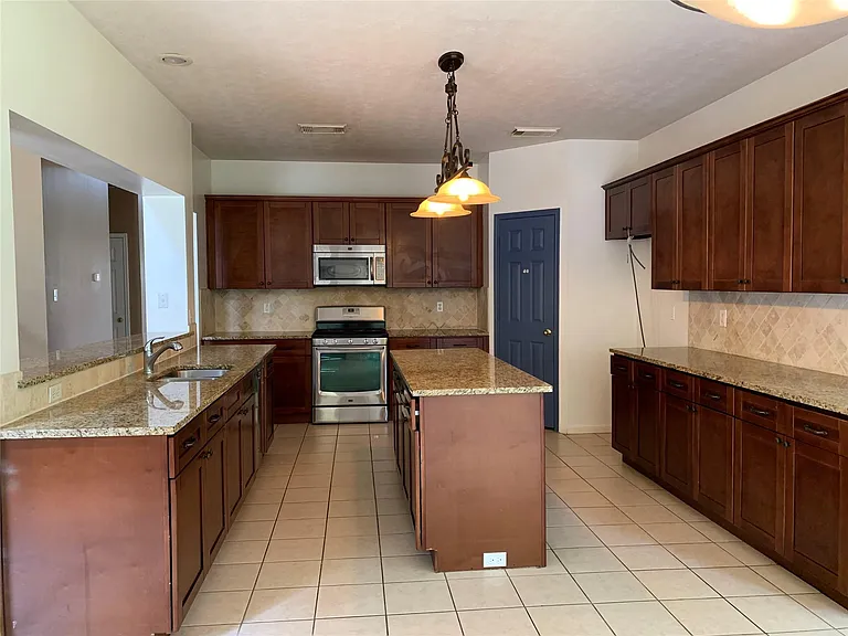 20703 Riviere Ln — Photo 12